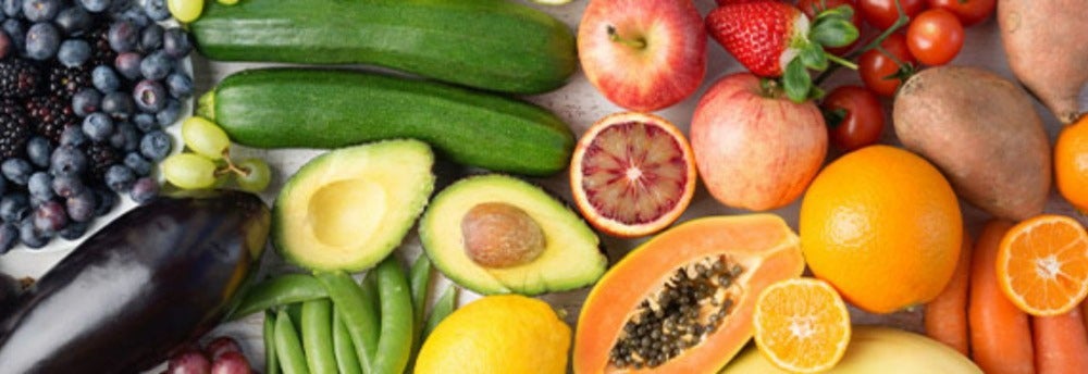 Frutas y verduras con antioxidantes como papaya, fresa, zanahoria, uva, entre otros