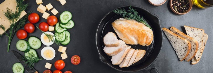 Preparaciones con pollo, verduras, pan y queso se incluyen en los hábitos alimentarios