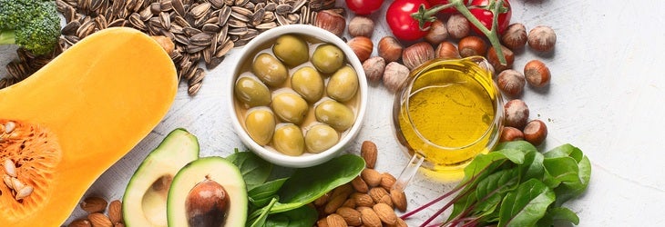 Aguacate, aceite de oliva, semillas, entre otros alimentos ricos en grasas insaturadas