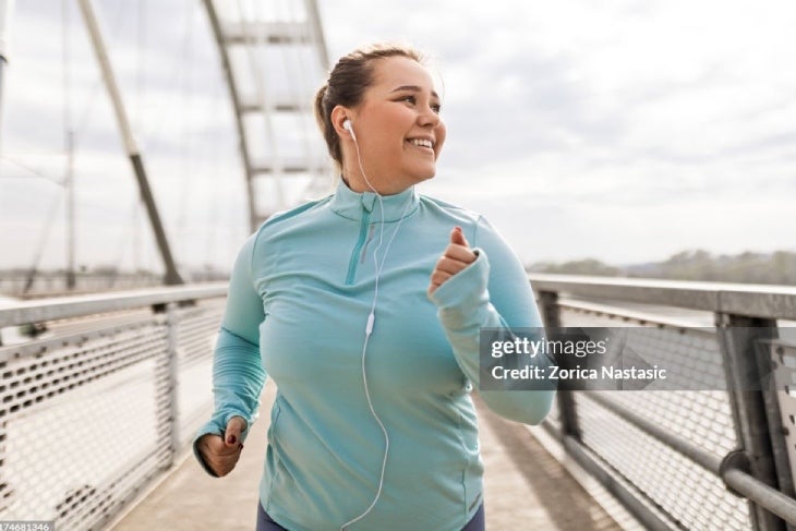 Mujer haciendo ejercicio cardiovascular