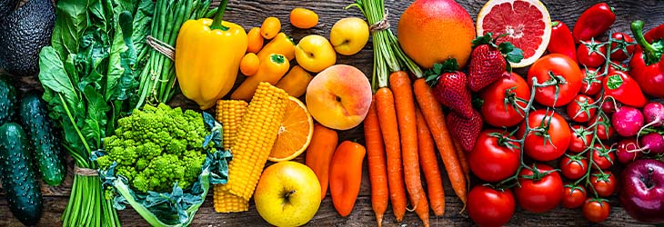 Brócoli, naranja, durazno, zanahoria, manzana, entre otros alimentos con fibra