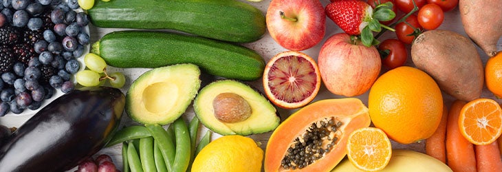 Papaya, uvas, manzanas entre otras frutas variadas con gran cantidad de agua