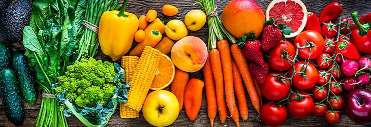Frutas organizadas por colores que evidencian sus nutrientes