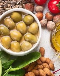 Aguacate, aceite de oliva, semillas, entre otros alimentos ricos en grasas insaturadas
