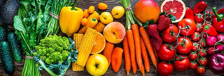 Frutas y verduras como brócoli, espinaca, tomate, mango, durazno entre otros con vitamina A