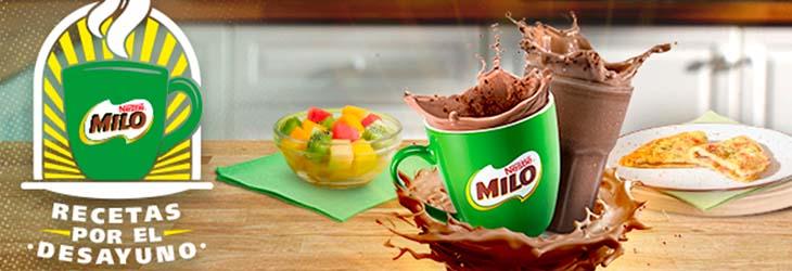 Desayuno con fruta, omelette y MILO®, una bebida fortificada con zinc