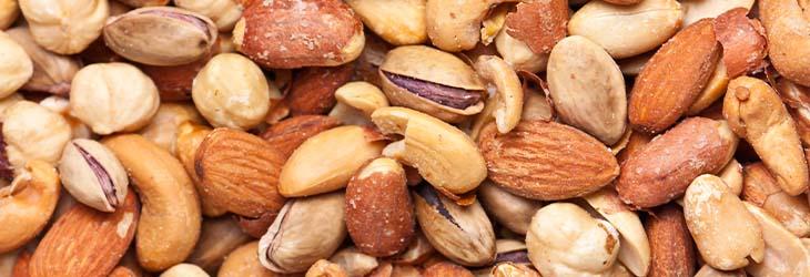 Frutos secos como almendras, nueces y marañones son ideales para incluir en los snacks 