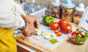 ¿CÓMO CORTAR LAS VERDURAS? ¿EN BASTONES O EN JULIANAS? 