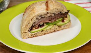 20.-Sándwich-de-roasbeef,-manzana-y-frutos-secos_0.jpg 