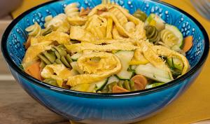 21.-Tornillos-de-pasta-con-vegetales-y-tiras-de-huevo_0.jpg 