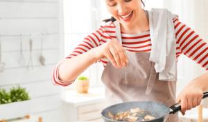 Contigo_1_Mujer-preparando-recetas-saludables-en-su-cocina_730x250_0.jpg
