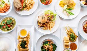 Diversas comidas con alimentos variados que responden a diferentes tipos de dietas