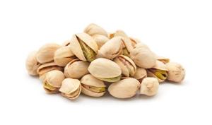 Puñado de pistachos con cáscara y sus beneficios